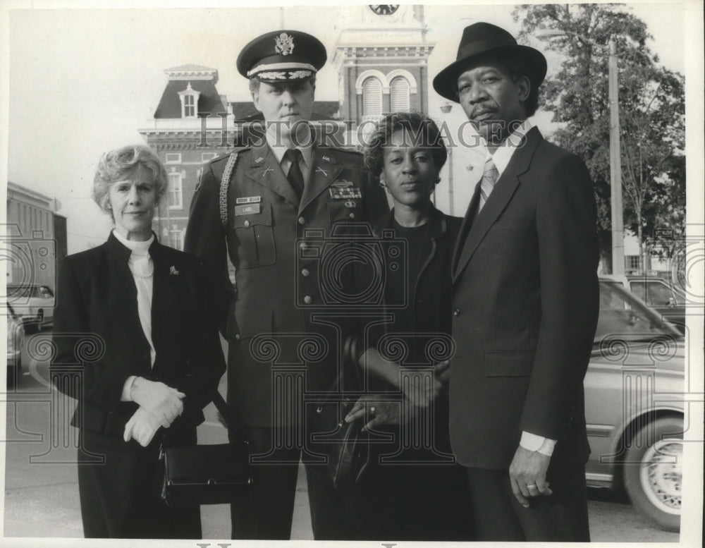 1986 Press Photo John Lithgow and Morgan Freeman star in &quot;Resting Place&quot;- Historic Images