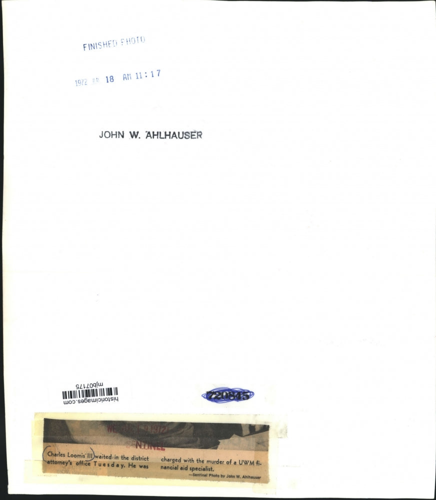 1972 Press Photo Charles Loomis III waits in the district attorneys office