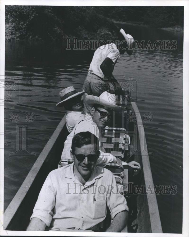 1963 Press Photo Wallace Lomoe with others in boat in Guatemala - Historic Images