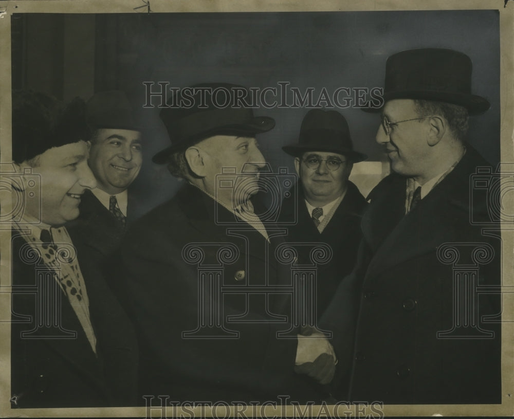 1936 Press Photo Doctor Lewisohn Shakes Hands With Charles Goldberg in Milwaukee- Historic Images