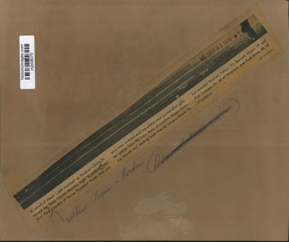 1974 Press Photo Protest to President Ford's pardon of Nixon, held in Madison