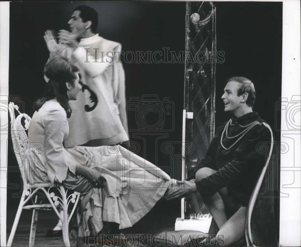 1966 Press Photo David Lile Plays Prince Charming in Cinderella at Pabst Theater- Historic Images