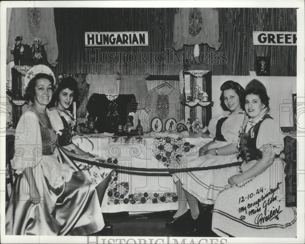 1944 Press Photo Vilma Gloss and Helen Weiler at Holiday Folk Fair with dancers- Historic Images