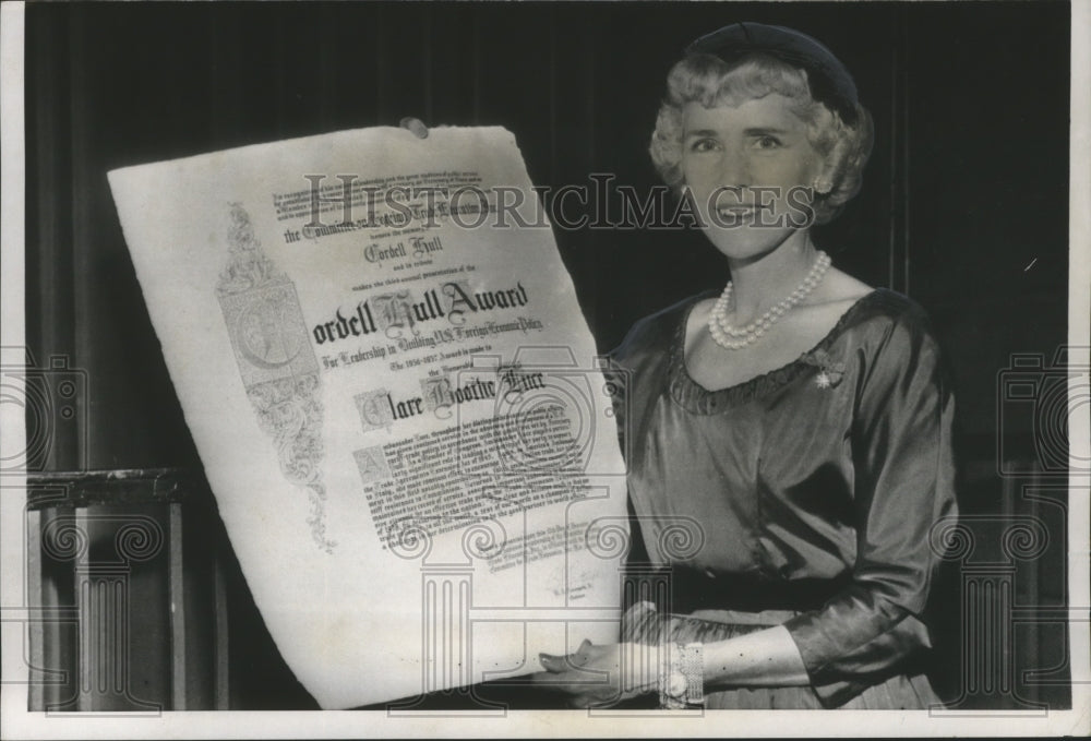 1957 Press Photo Clare Boothe Luce accepting the Cordell Hull Award- Historic Images