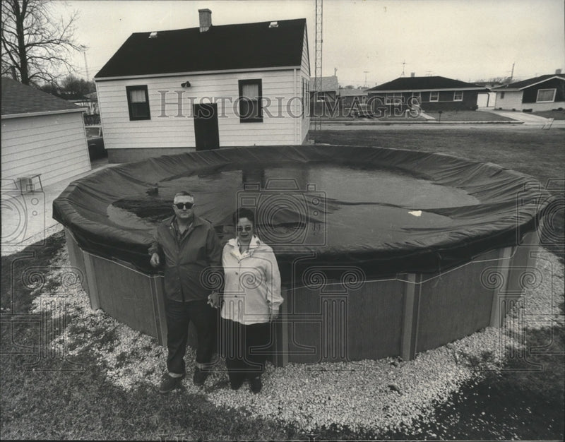 Load image into Gallery viewer, 1970 Press Photo Bud and Annie Adams Put Illinois Lottery Winnings to Good Use

