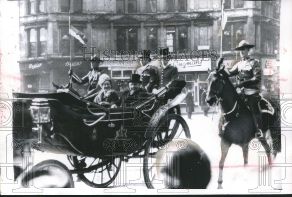 1963 Press Photo Canadian Prime Minister John Diefenbaker visits London