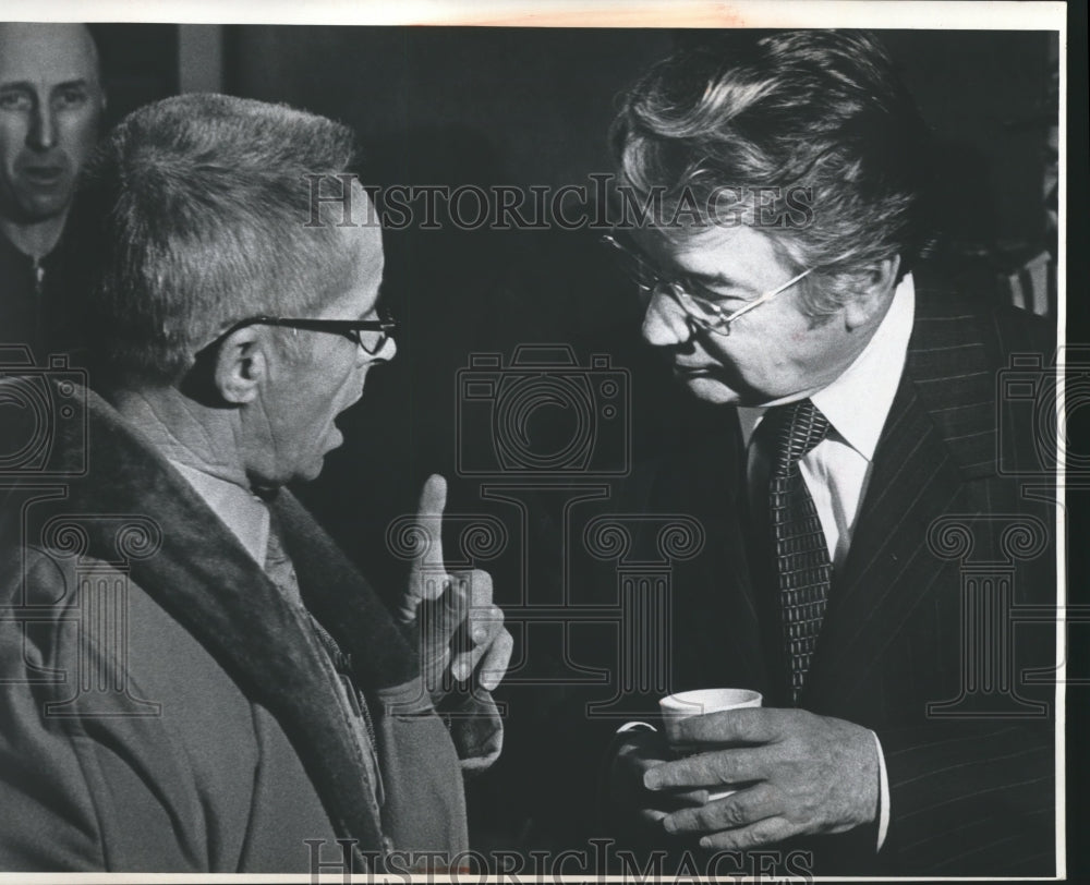 1974 Press Photo Governor Patrick J. Lucey receives advice from old classmate- Historic Images