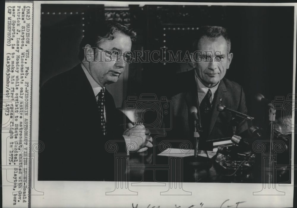 1973 Press Photo Donald Slayton, astronaut, chatted with Gov. Patrick J. Lucey