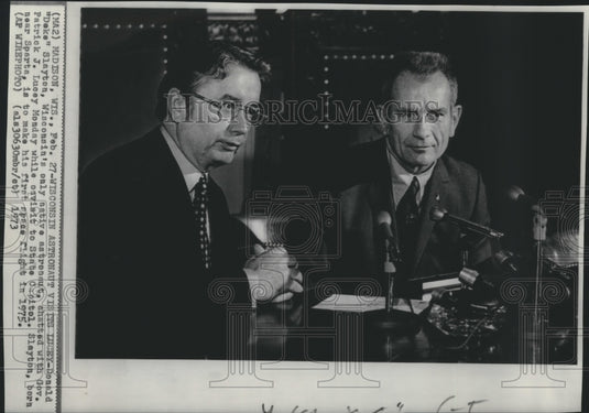 1973 Press Photo Donald Slayton, astronaut, chatted with Gov. Patrick J. Lucey