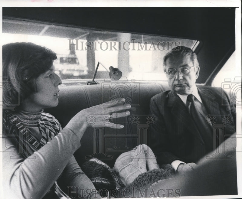 Load image into Gallery viewer, 1976 Press Photo Patrick J. Lucey, Governor of Wisconsin, and a women in a car
