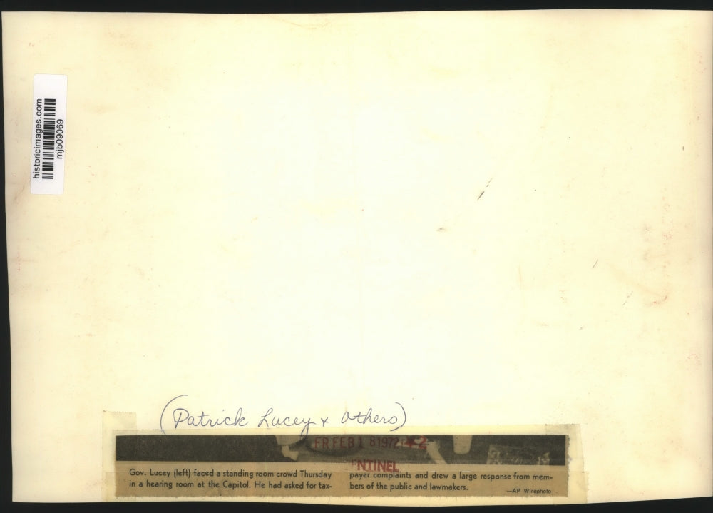 1972 Press Photo Wisconsin Governor Patrick Lucey at a crowded public meeting