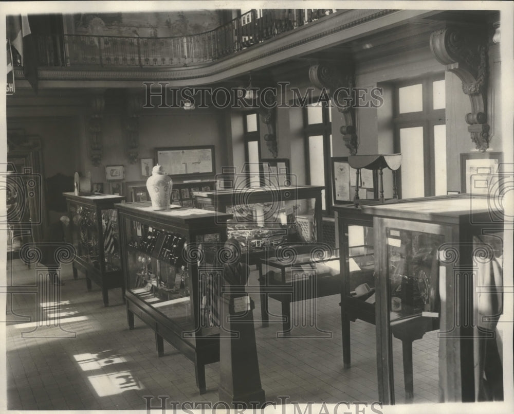 1930 Press Photo Charles Lindbergh&#39;s Collection of Trophies In St. Louis- Historic Images