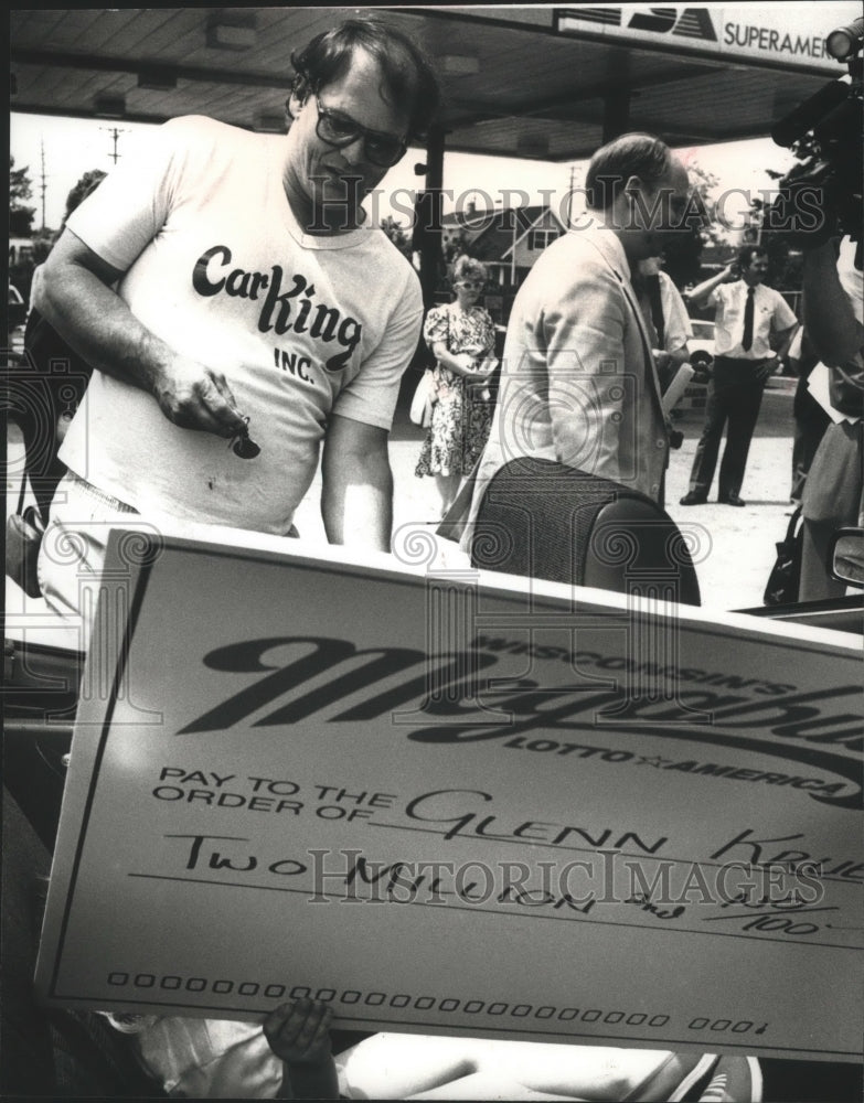 Press Photo Lotteries - Wisconsin - Glenn Krueger - mjb09761- Historic Images