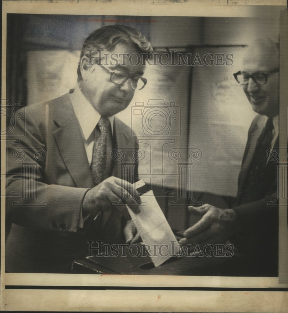 1974 Press Photo Governor Lucey votes at Maple Bluff fire station- Historic Images