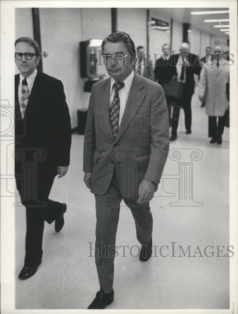 1974 Press Photo Governor Patrick Lucey walking in Mitchell Field, Milwaukee