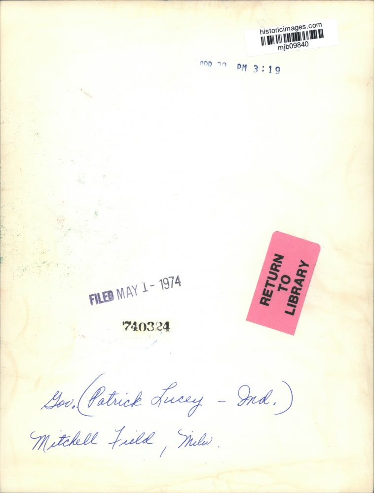 1974 Press Photo Governor Patrick Lucey walking in Mitchell Field, Milwaukee