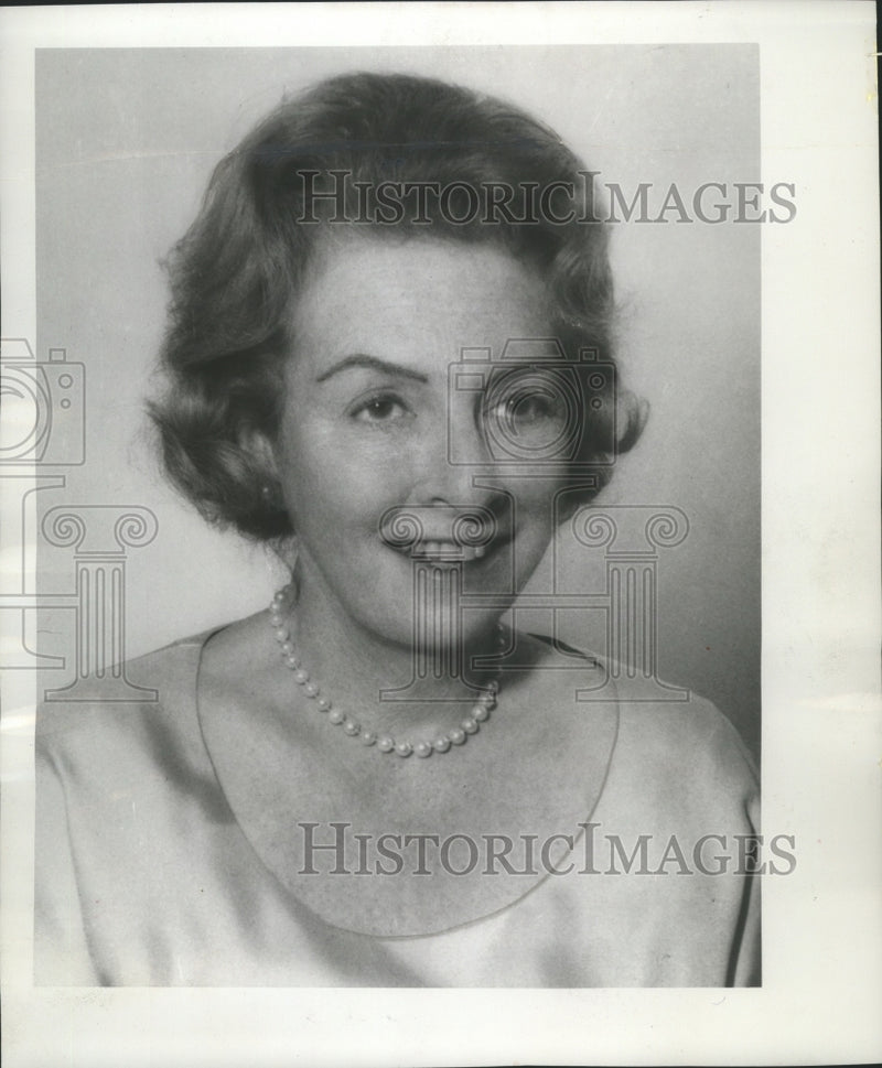 Load image into Gallery viewer, 1964 Press Photo Mrs. Katie Louchheim, Deputy Assistant Secretary - mjb09983
