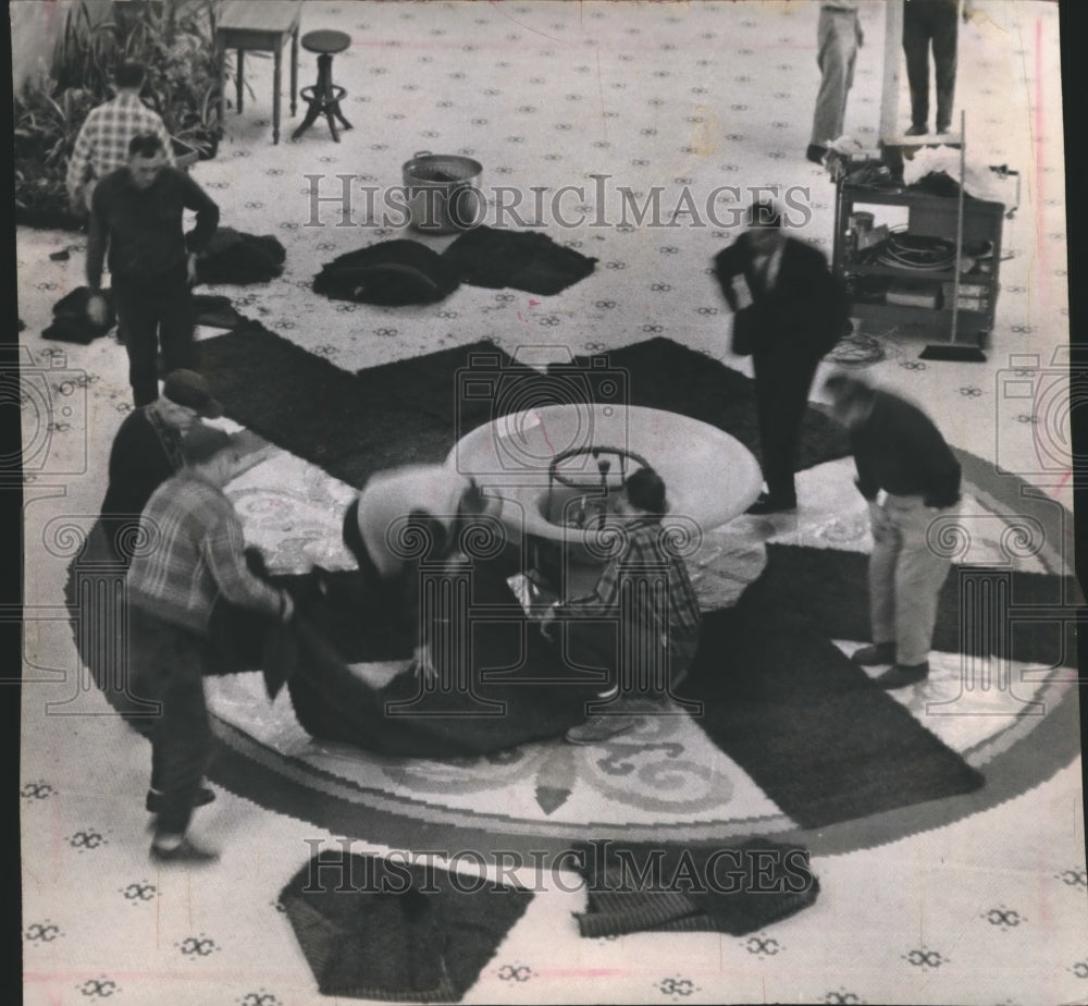 1965 Press Photo Workmen install temporary fountain in Milwaukee&#39;s city hall- Historic Images