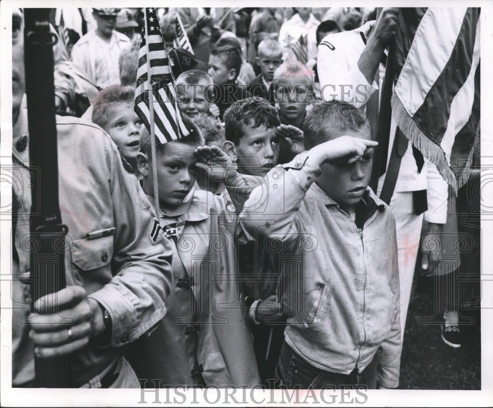 1958 Press Photo Boys pledge to the flag before the Fourth of July parade- Historic Images