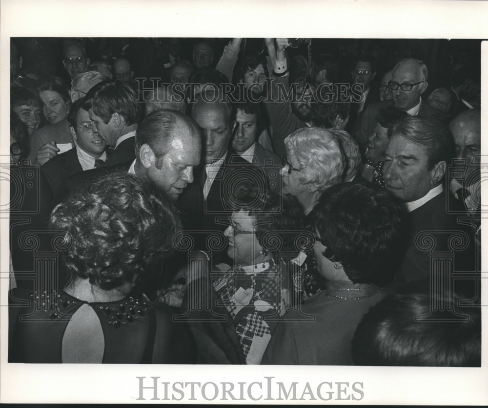 1975 Press Photo Gerald R. Ford, Wisconsin and Milwaukee visits. - mjb10634