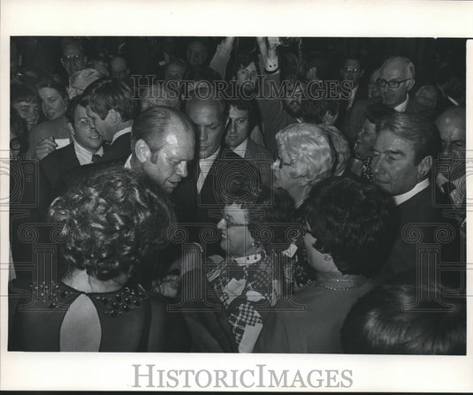 1975 Press Photo Gerald R. Ford, Wisconsin and Milwaukee visits. - mjb10634