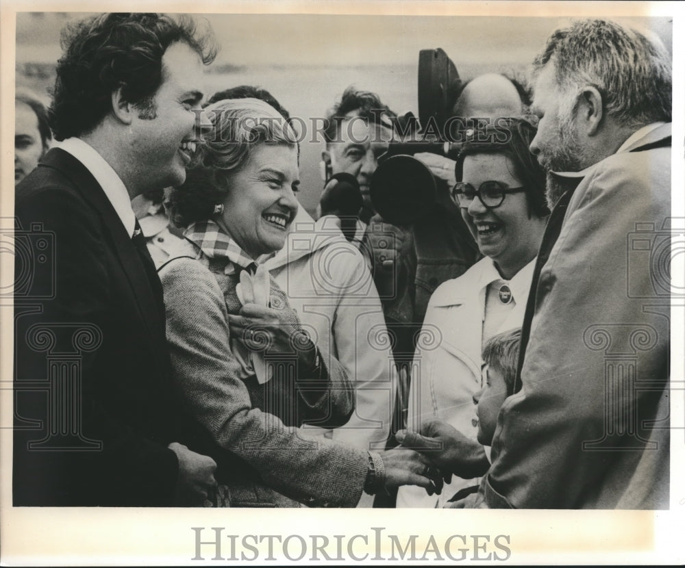 1976 Press Photo Mrs. Gerald Ford at a campaign stop in Milwaukee, Wisconsin- Historic Images