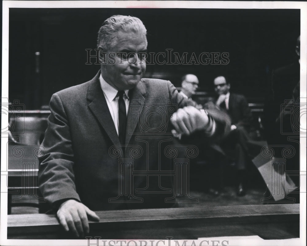 1964 Press Photo Raymond W. Fleming, Chief Deputy Clerk, appears in Court- Historic Images