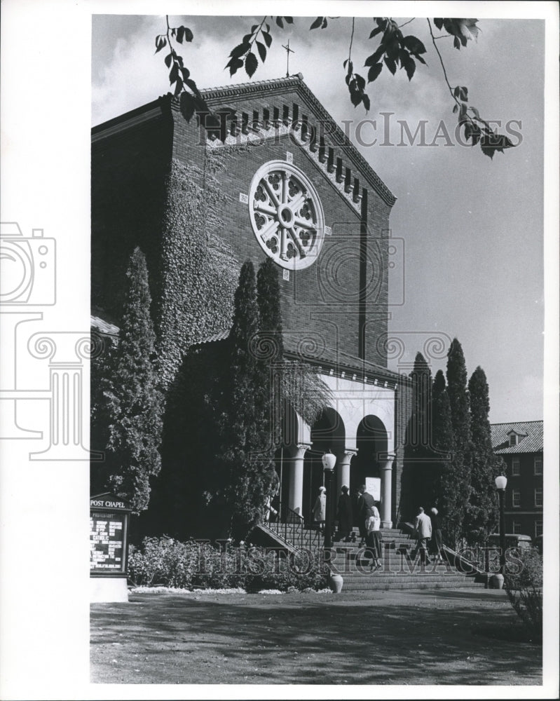 Load image into Gallery viewer, 1961 Press Photo Main Post Chapel on Fort Lewis, Washington - mjb10906
