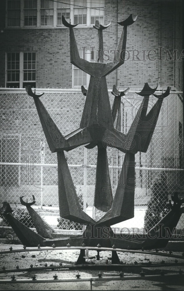 1982 Press Photo Fountain Sculpted by Paul Yank Milwaukee, Wisconsin- Historic Images