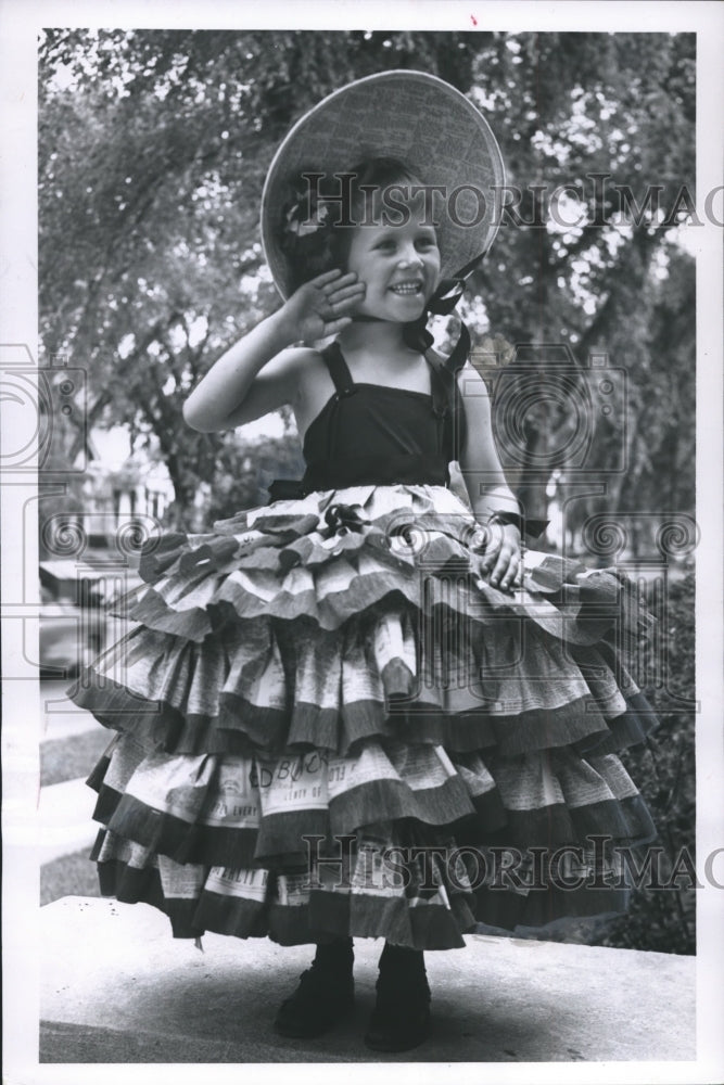 1954 Press Photo Lauren Zeidler Fourth of July Mitchell Park Milwaukee Wisconsin- Historic Images