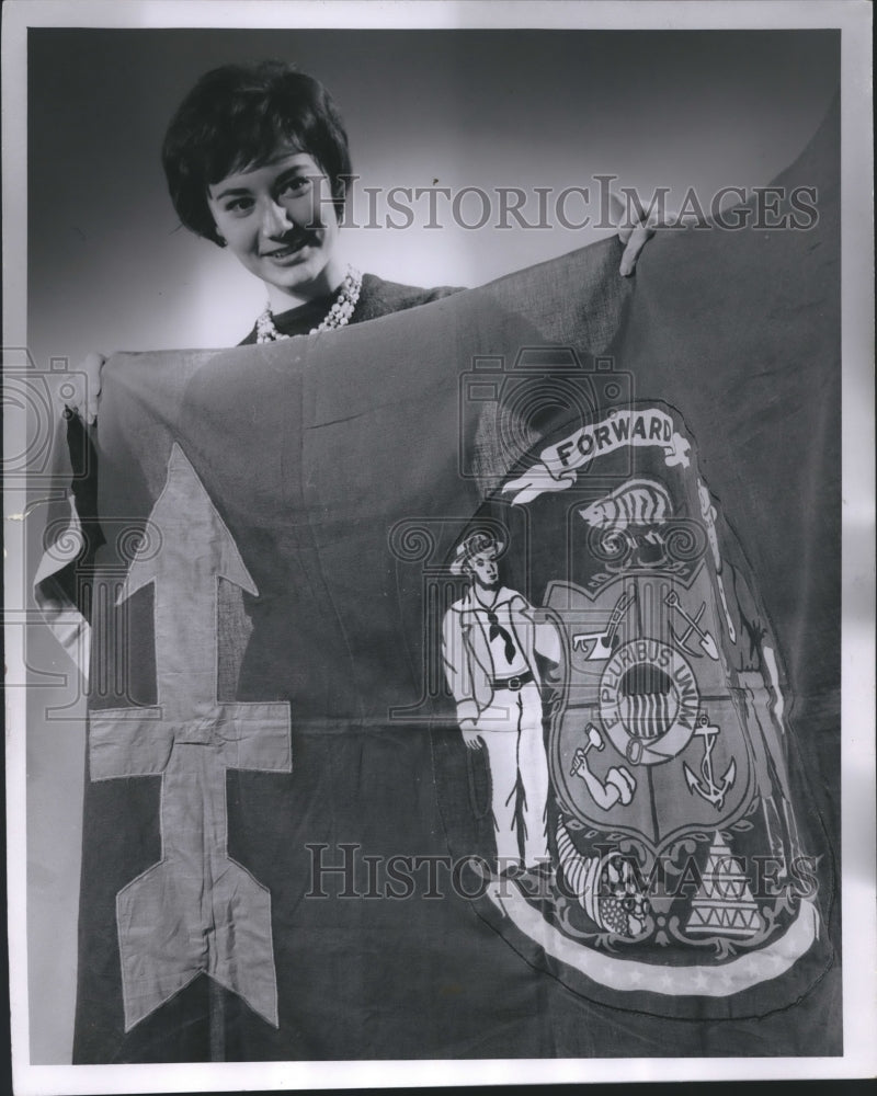 1965 Press Photo Catherine Serr of Whitefish holds prototype Guard Flag- Historic Images