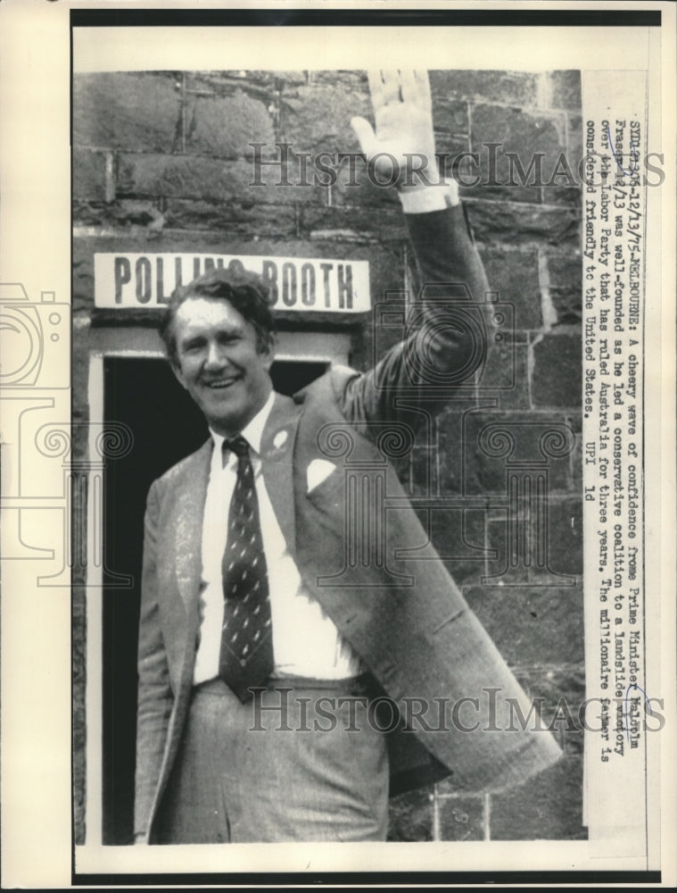 1976 Press Photo Australian Prime Minister Malcolm Fraser waves in Melbourne.- Historic Images