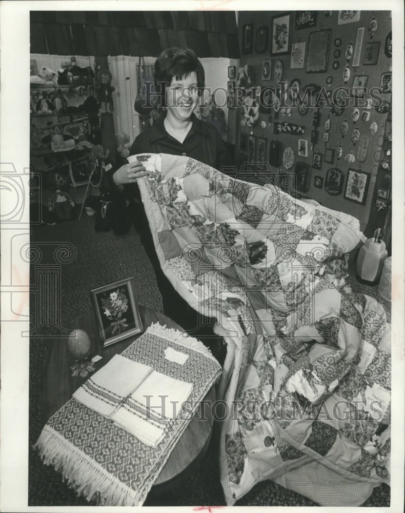 1975 Press Photo Mrs. Judy Franke, president of Creators' Co-op in Waukesha