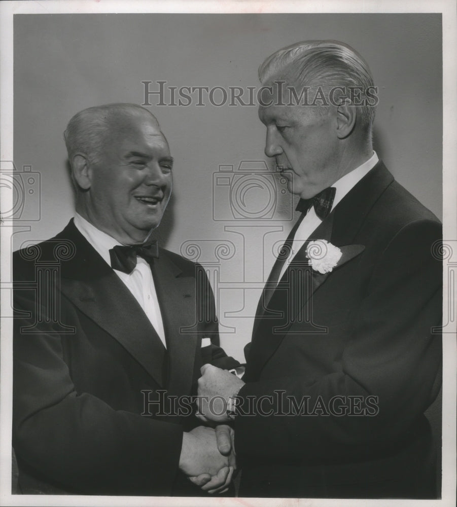 1954 Press Photo Harold J. Fitzgerald with Nathan Blumberg honored at Dinner- Historic Images