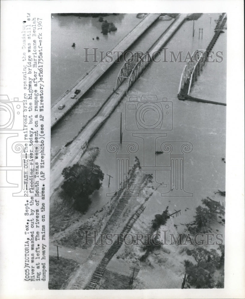 1968 Press Photo Railroad bridge - mjb11718