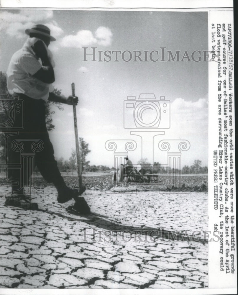 1957 Press Photo Dallas country club golf course after flood waters drained- Historic Images