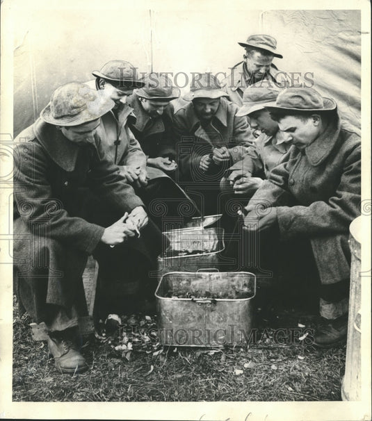 1933 Press Photo Men Learn to "Shave" Vegetables for the Company Mess Wisconsin- Historic Images