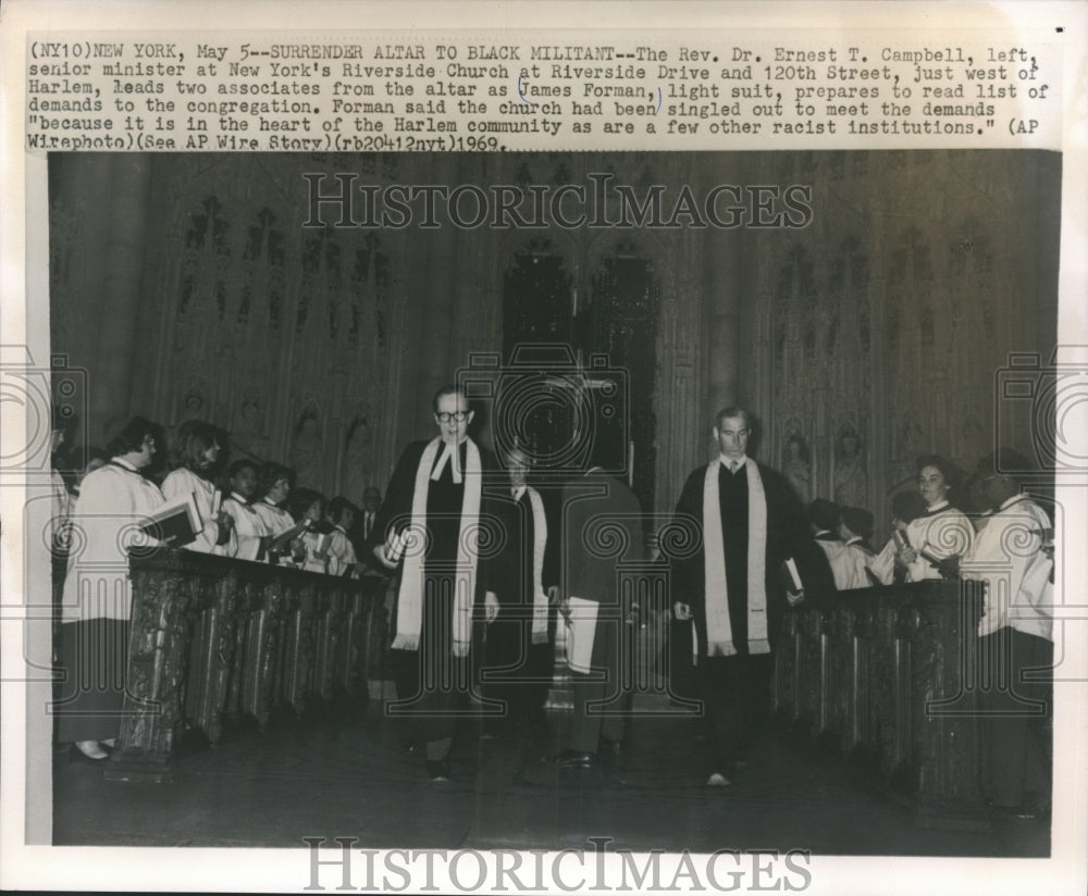 1969 Press Photo James Forman Addresses Church on Harlem Community Demands- Historic Images