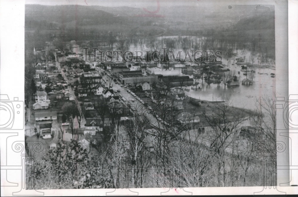 1966 Press Photo The village of Gays Mills, Wisconsin, was covered by a flood- Historic Images