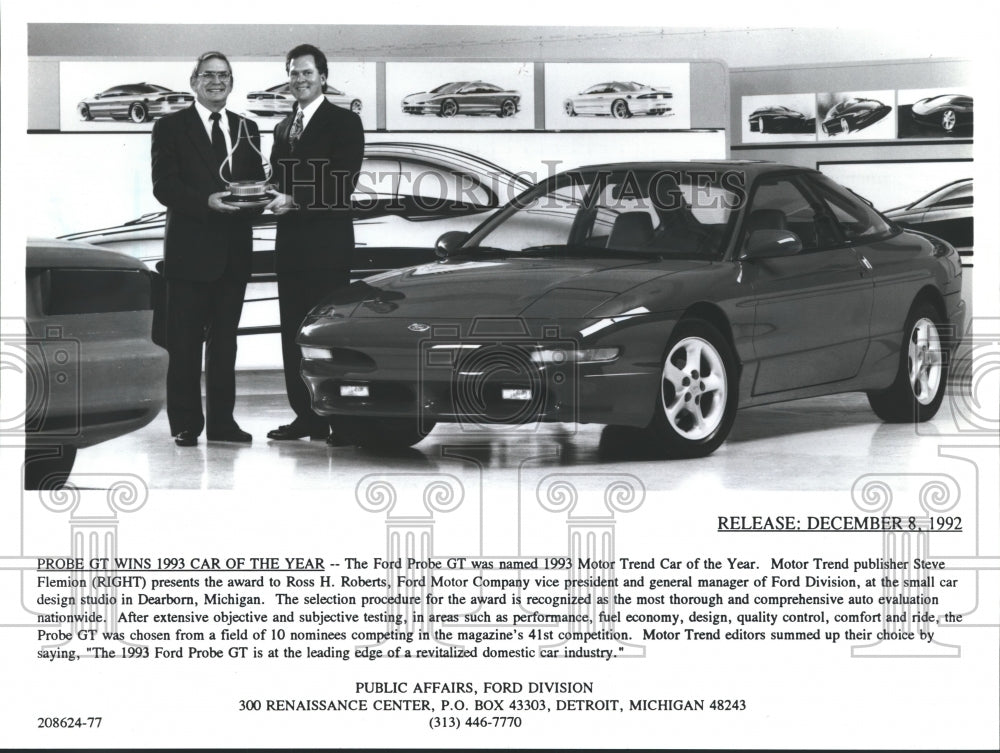 1993 Press Photo Steve Flemion of Motor Trend and Ross H. Roberts of Ford Motor- Historic Images