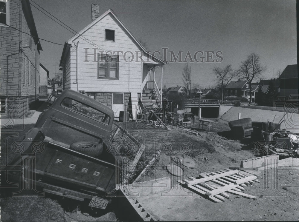 1960 Press Photo Flood Damage In Milwaukee, Wisconsin Flood - mjb12518- Historic Images