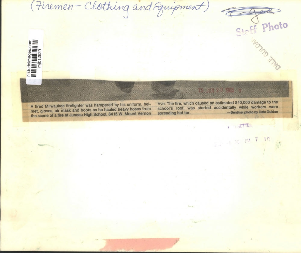 1985 Press Photo Firefighter responds to fire at Juneau High School, Milwaukee