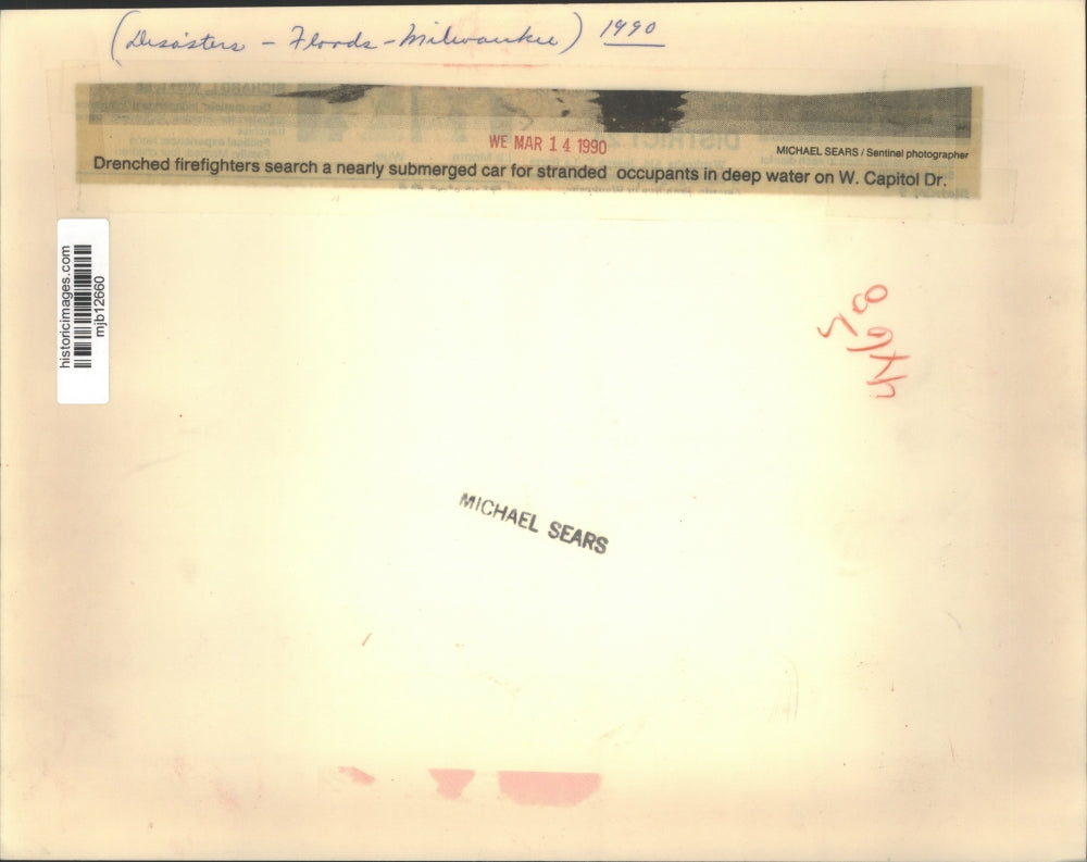 1990 Press Photo Milwaukee Firefighters Search Sunken Car on West Capitol Drive