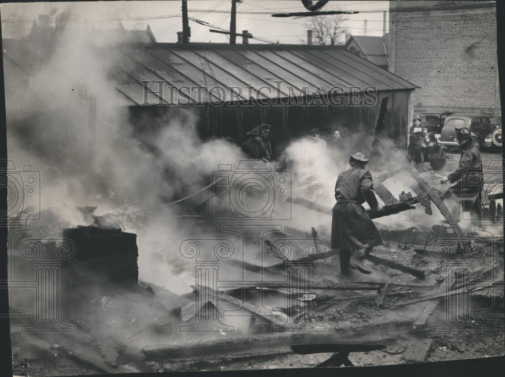 1936 Press Photo Milwaukee firemen battle a shed fire caused by boys and matches- Historic Images