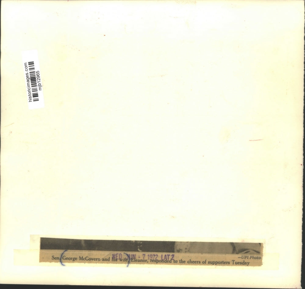 1972 Press Photo Senator George McGovern and Wife Eleanor Waving to the Crowd