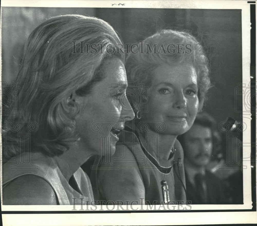 1972 Press Photo Mrs. George McGovern, Mrs. Thomas Eagleton at News Conference- Historic Images