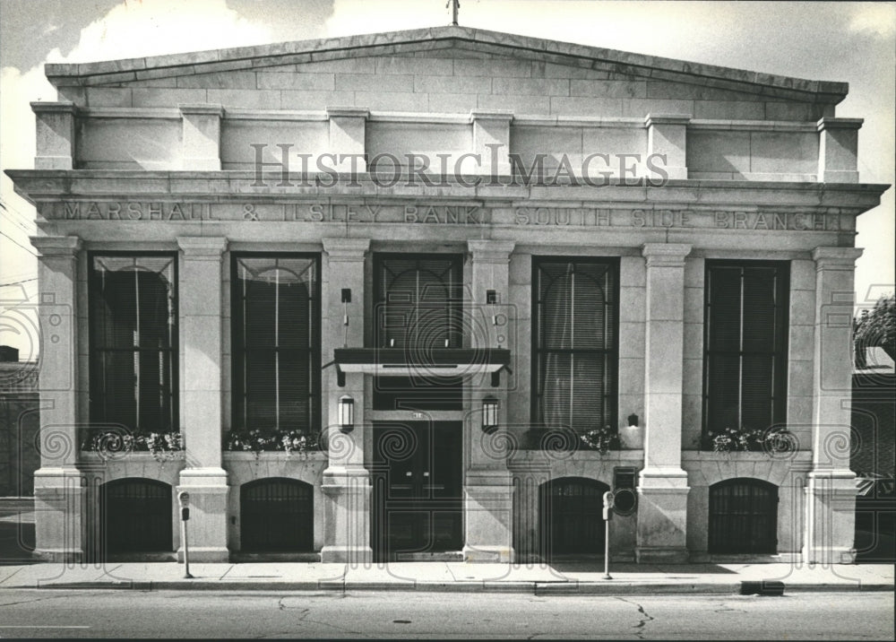 1981 Press Photo The Marshall &amp; Ilsley Bank reopened branch at Walker&#39;s Point WI- Historic Images