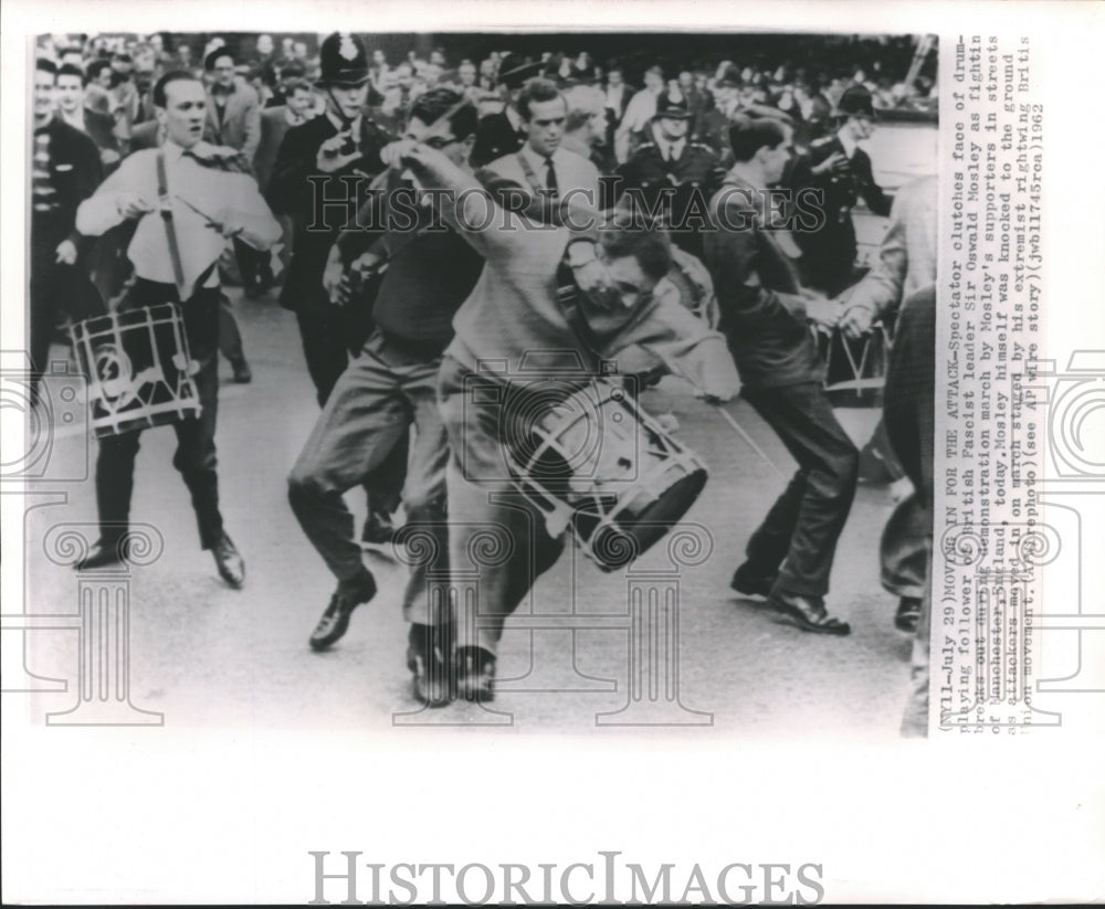 1962 Press Photo Fighting Breaks out At British Union Movement March, Manchester- Historic Images