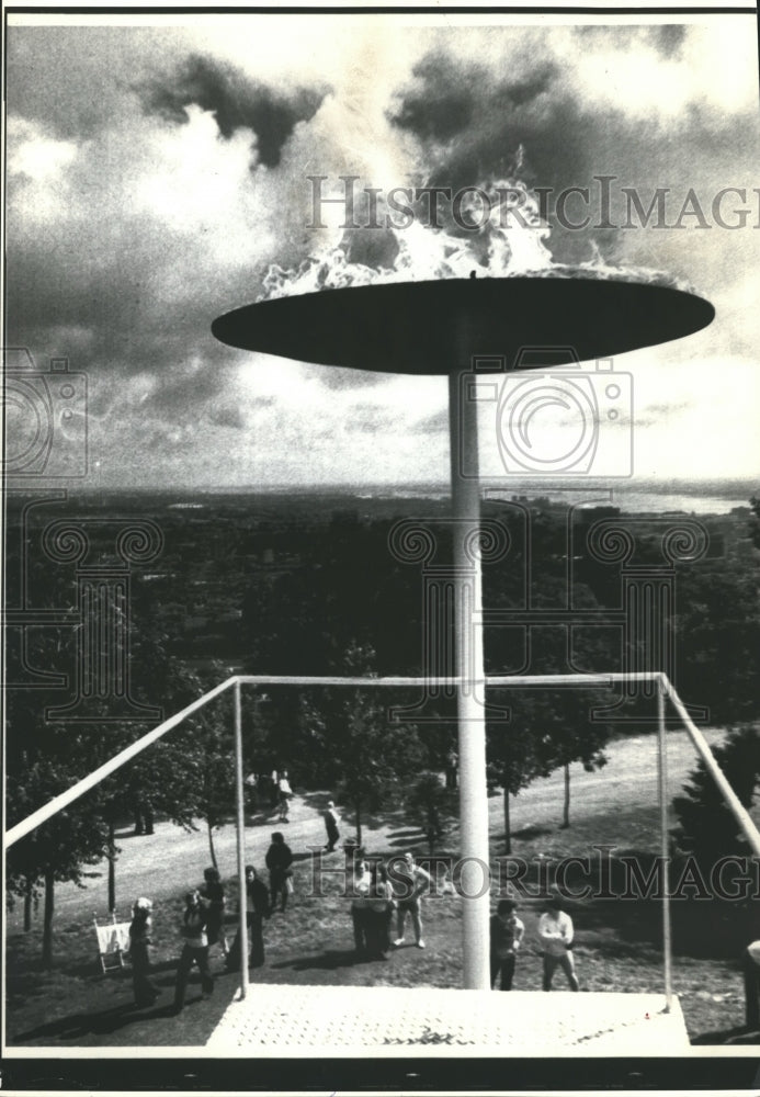 1976 Press Photo Olympic flame -Mount Royal before run to Olympics Stadium- Historic Images