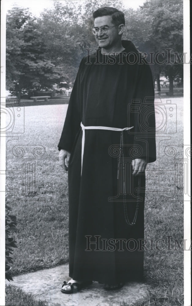 1965 Press Photo Father William Lulloff, Assistant Priest at St. Benedict - Historic Images